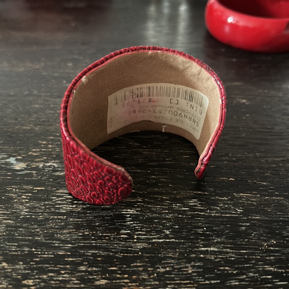 Red cuff - Picture 2 of 7